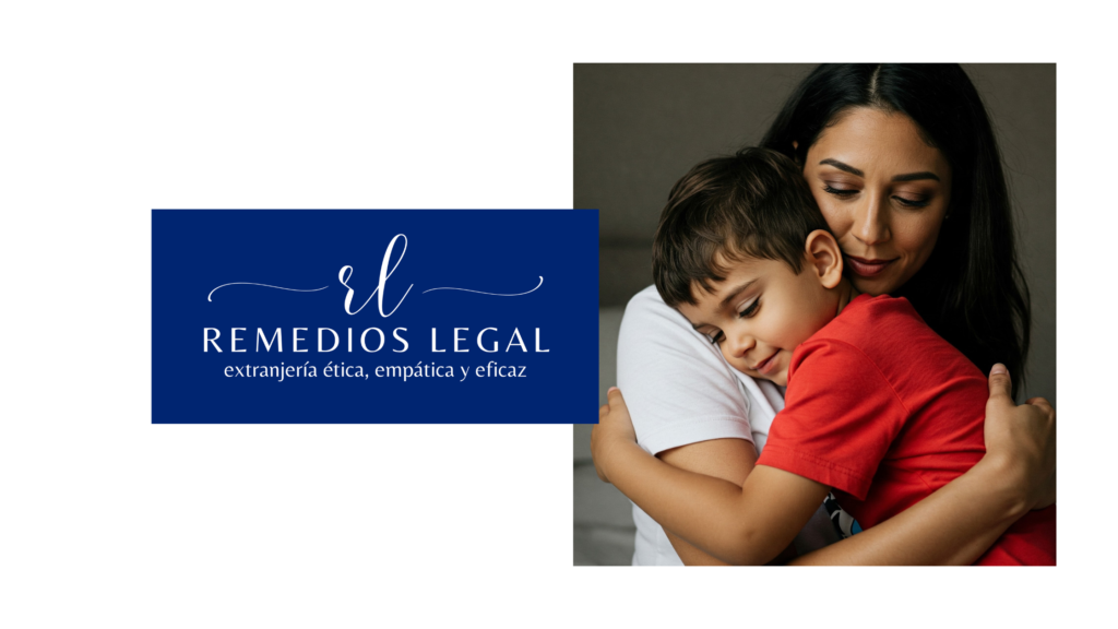Logotipo oficial del despacho de extranjería Remedios Legal, junto a la imagen de una madre abrazando a su hijo